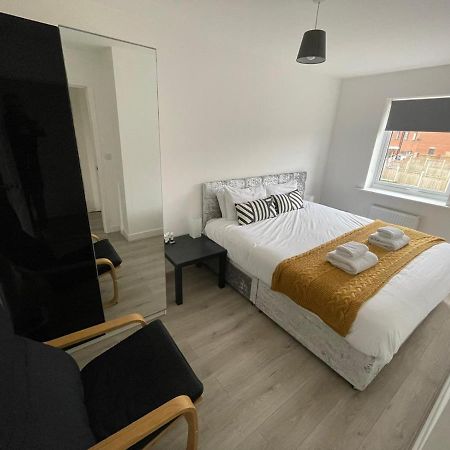 Modern Room With Huge Bed - Walk To City Centre! Manchester Ngoại thất bức ảnh